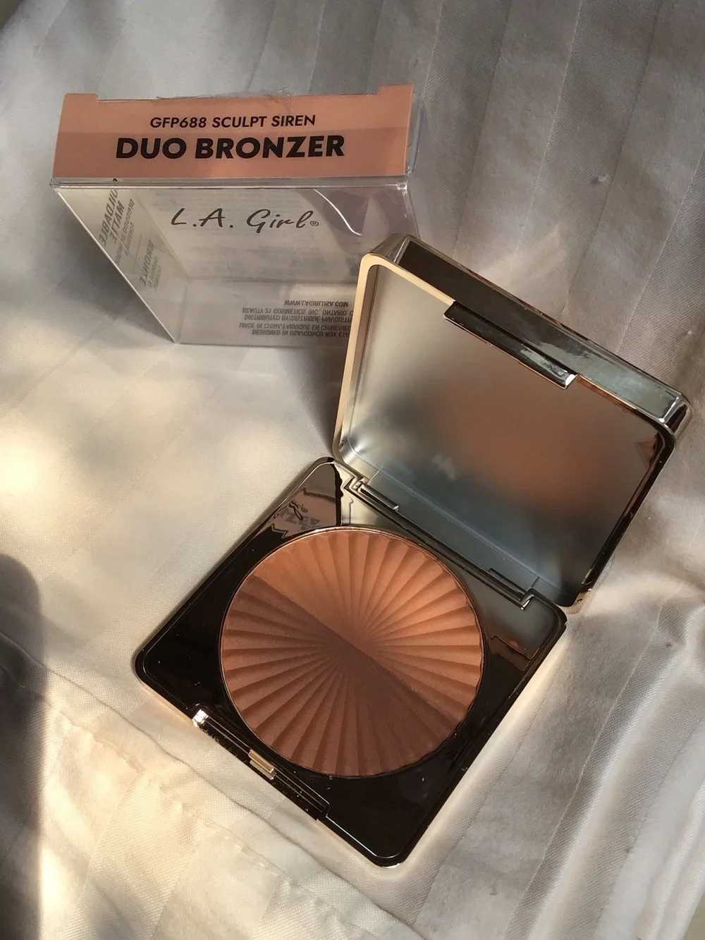 LA Girl Bronzer Compact NIB